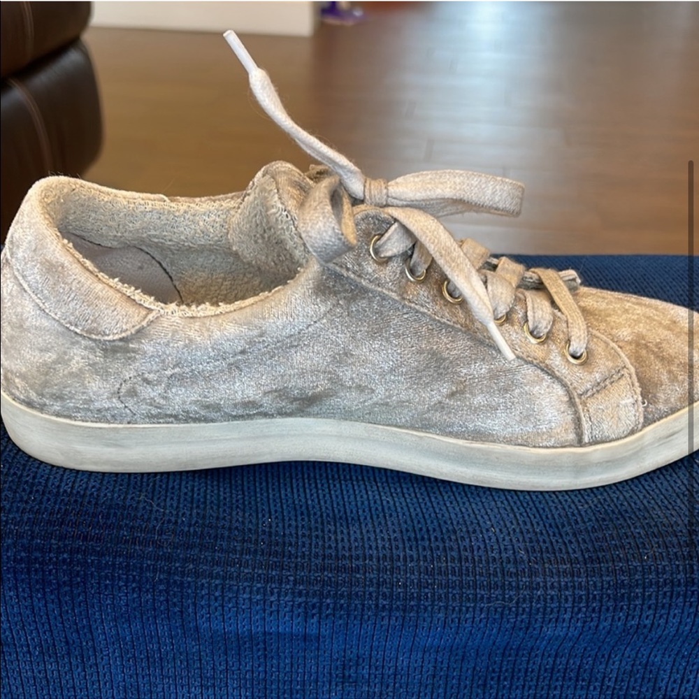 275 CENTRAL gray sneakers